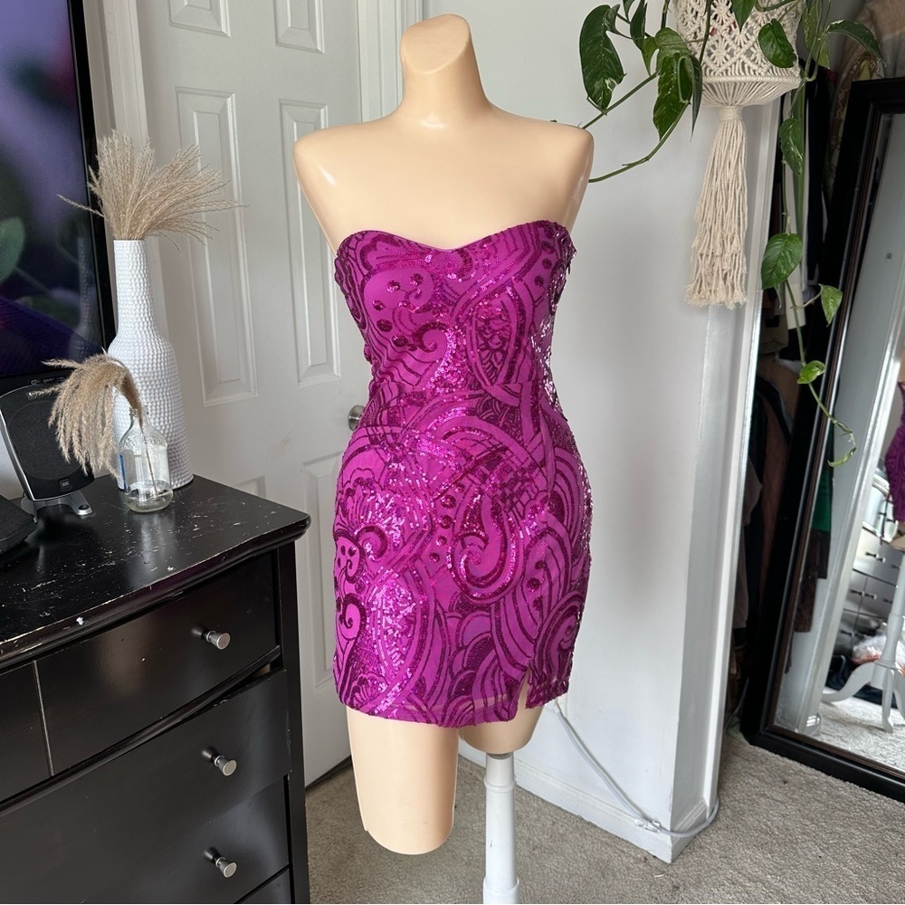 LULU’S GLAMOROUS INTRIGUE SEQUIN STRAPLESS MINI DRESS - Picture 5 of 15